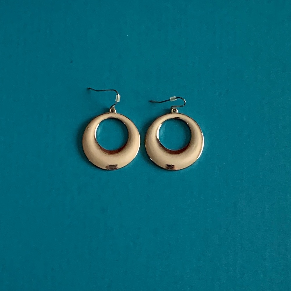 FREE W BUNDLE!- Gold dangle hoops